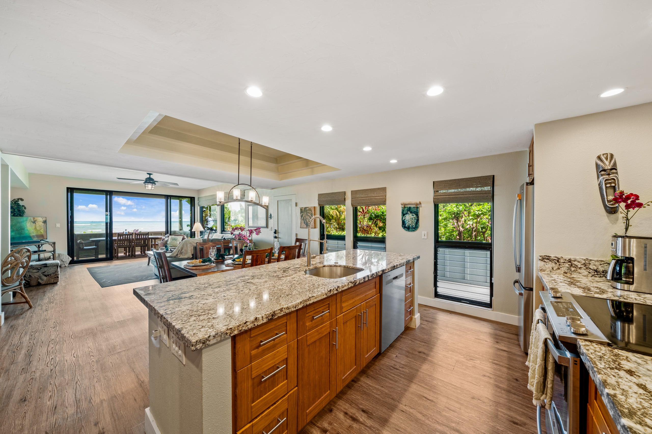 Condo in Lahaina · ★5.0 · 3 bedrooms · 4 beds · 2 baths - Image 2