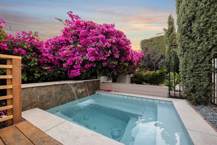 Water & Downtown Views | Plunge Pool | Sleeps 19! gallery image 2