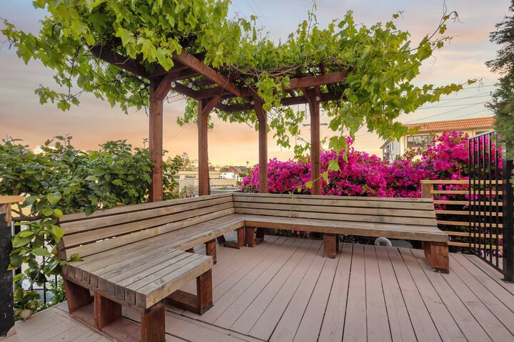 Water & Downtown Views | Plunge Pool | Sleeps 19! gallery image 4