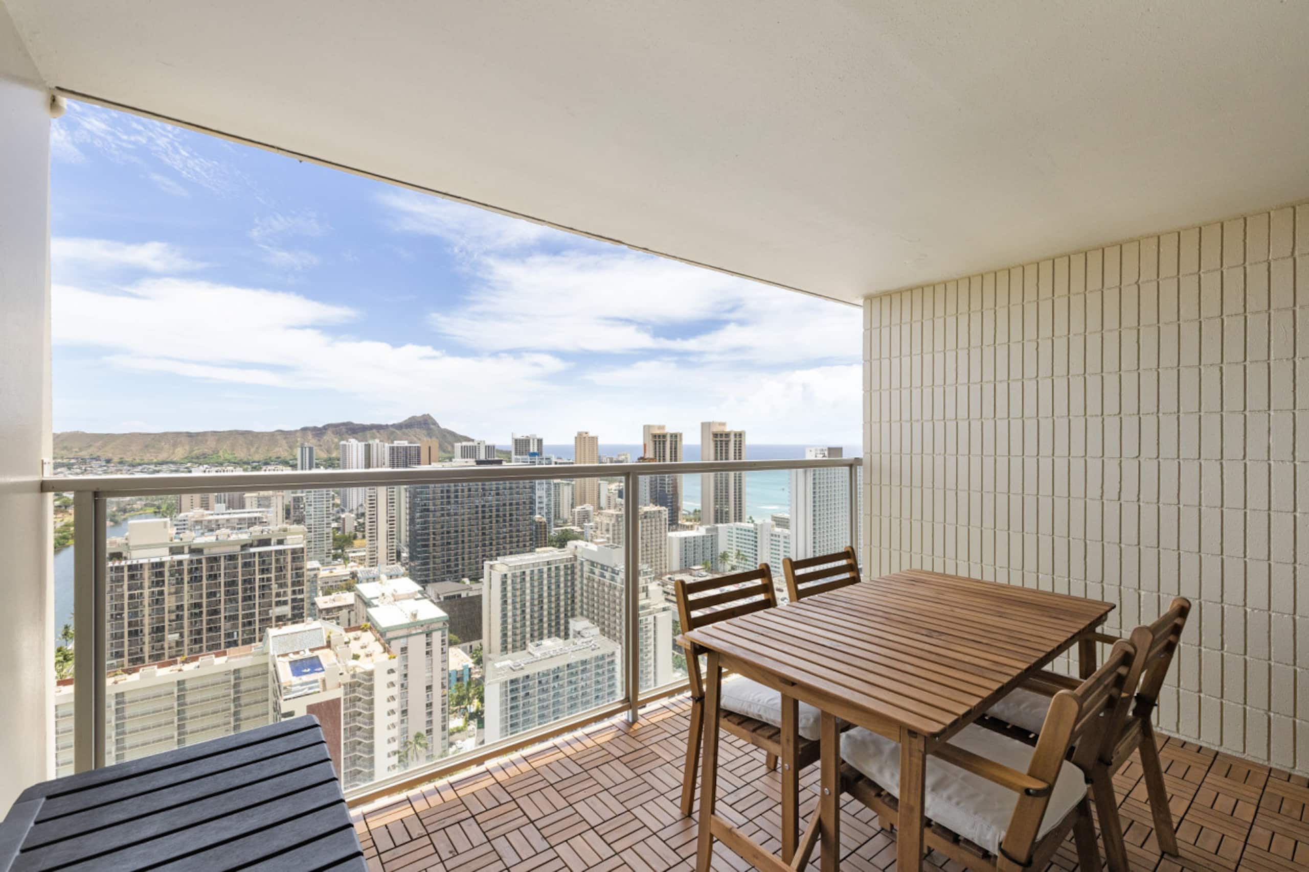 Condo in Honolulu · ★4.96 · 1 bedroom · 2 beds · 1 private bath - Image 25