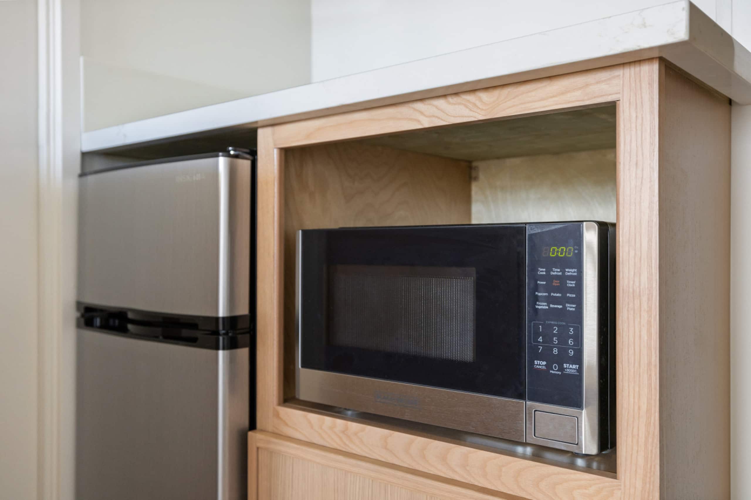 Condo in Honolulu · ★4.96 · 1 bedroom · 2 beds · 1 private bath - Image 16