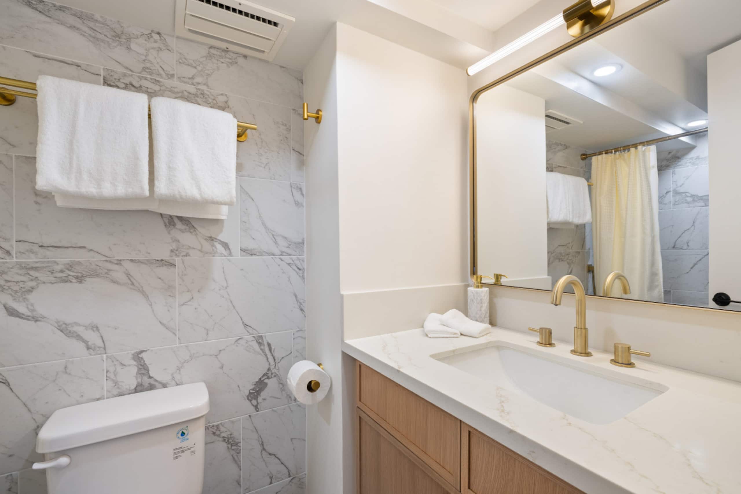 Condo in Honolulu · ★4.96 · 1 bedroom · 2 beds · 1 private bath - Image 22