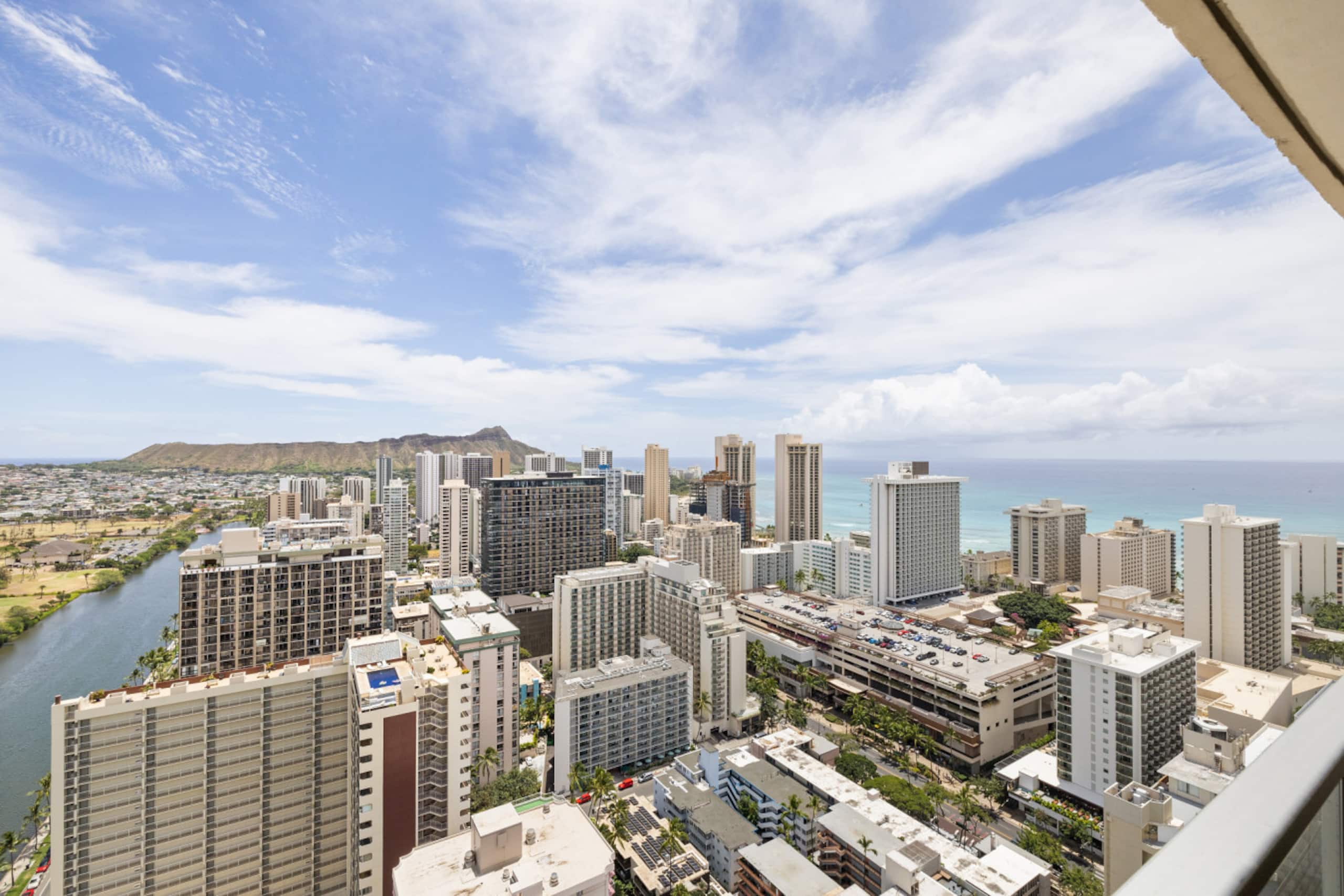 Condo in Honolulu · ★4.96 · 1 bedroom · 2 beds · 1 private bath - Image 43