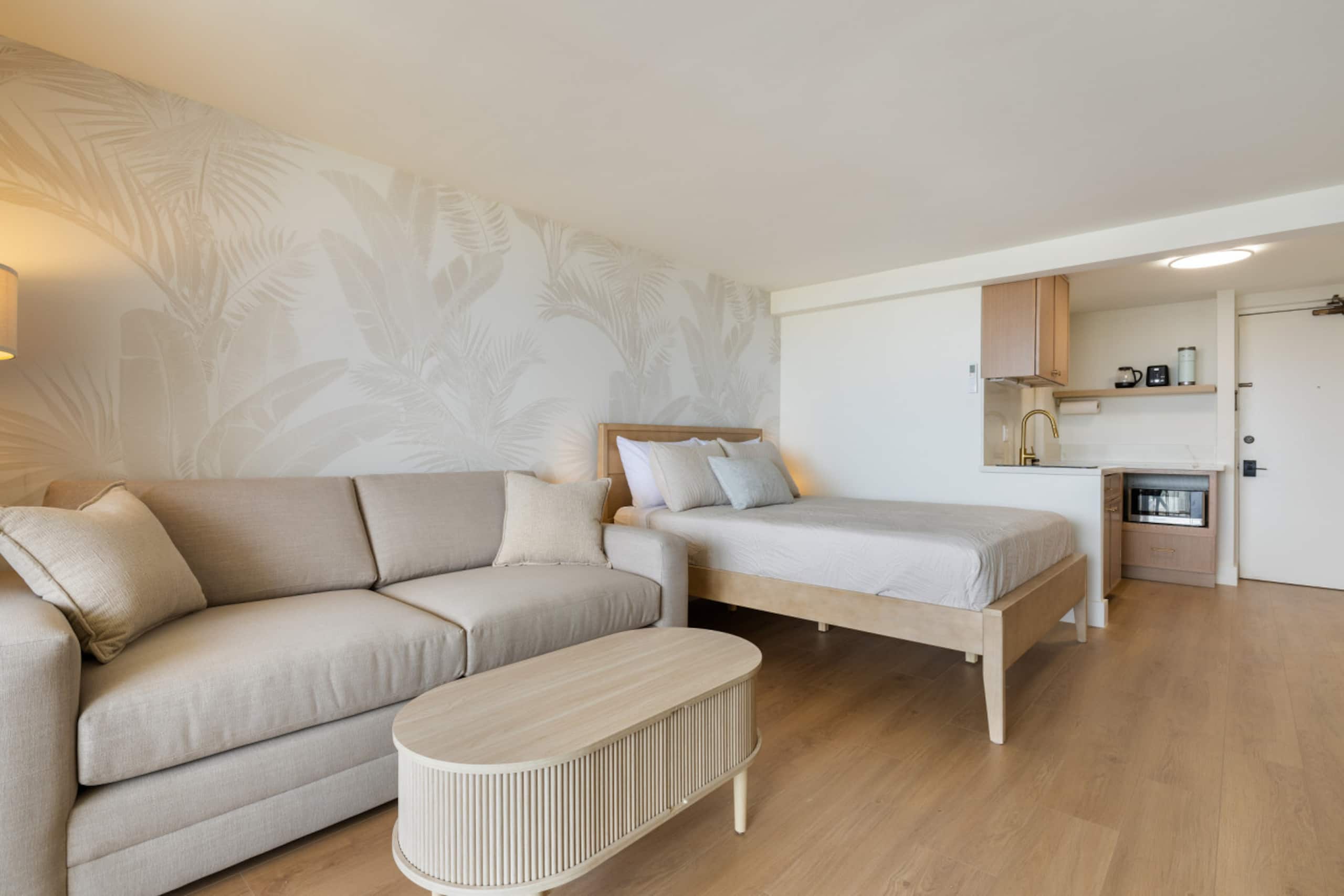 Condo in Honolulu · ★4.96 · 1 bedroom · 2 beds · 1 private bath - Image 4