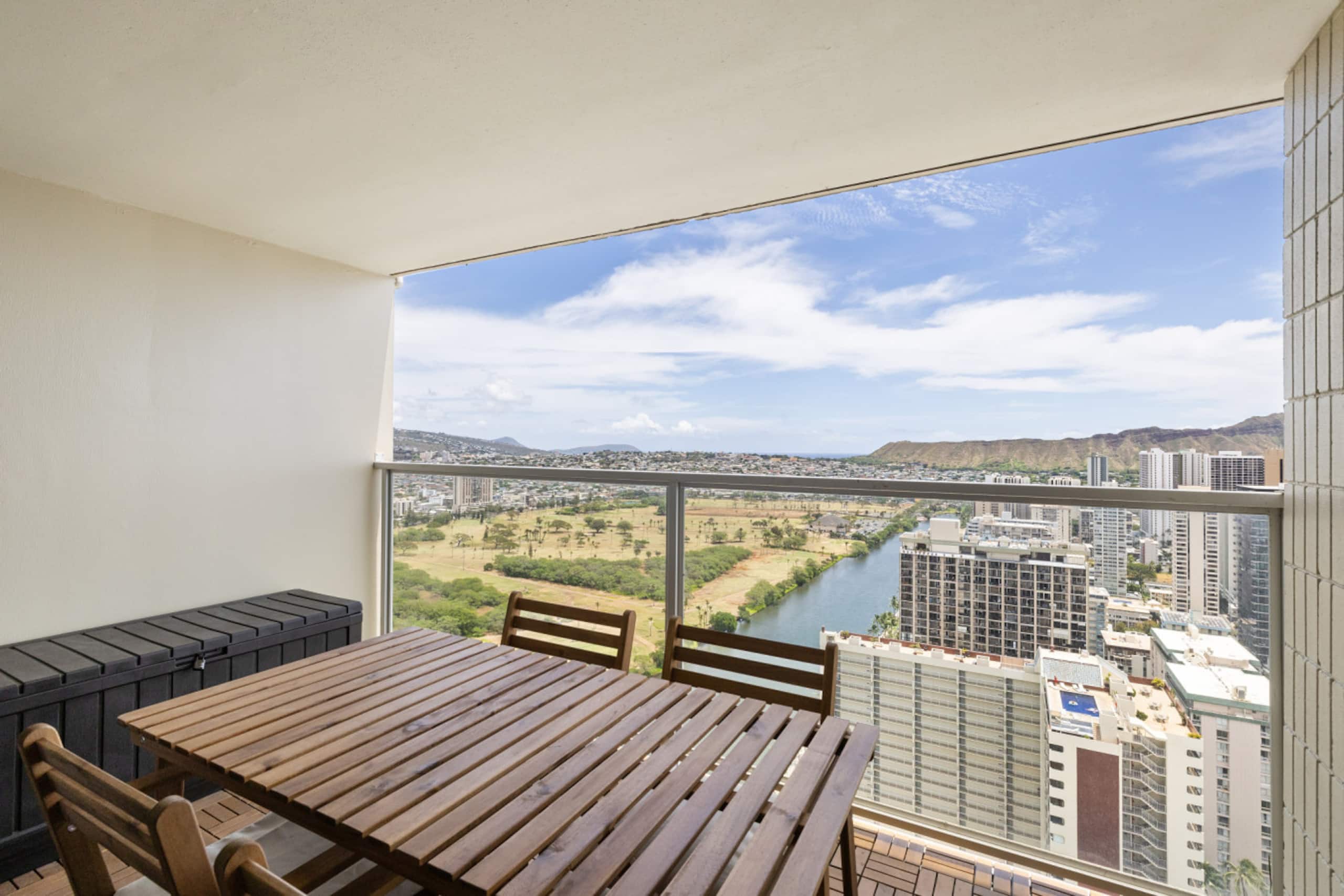 Condo in Honolulu · ★4.96 · 1 bedroom · 2 beds · 1 private bath - Image 24
