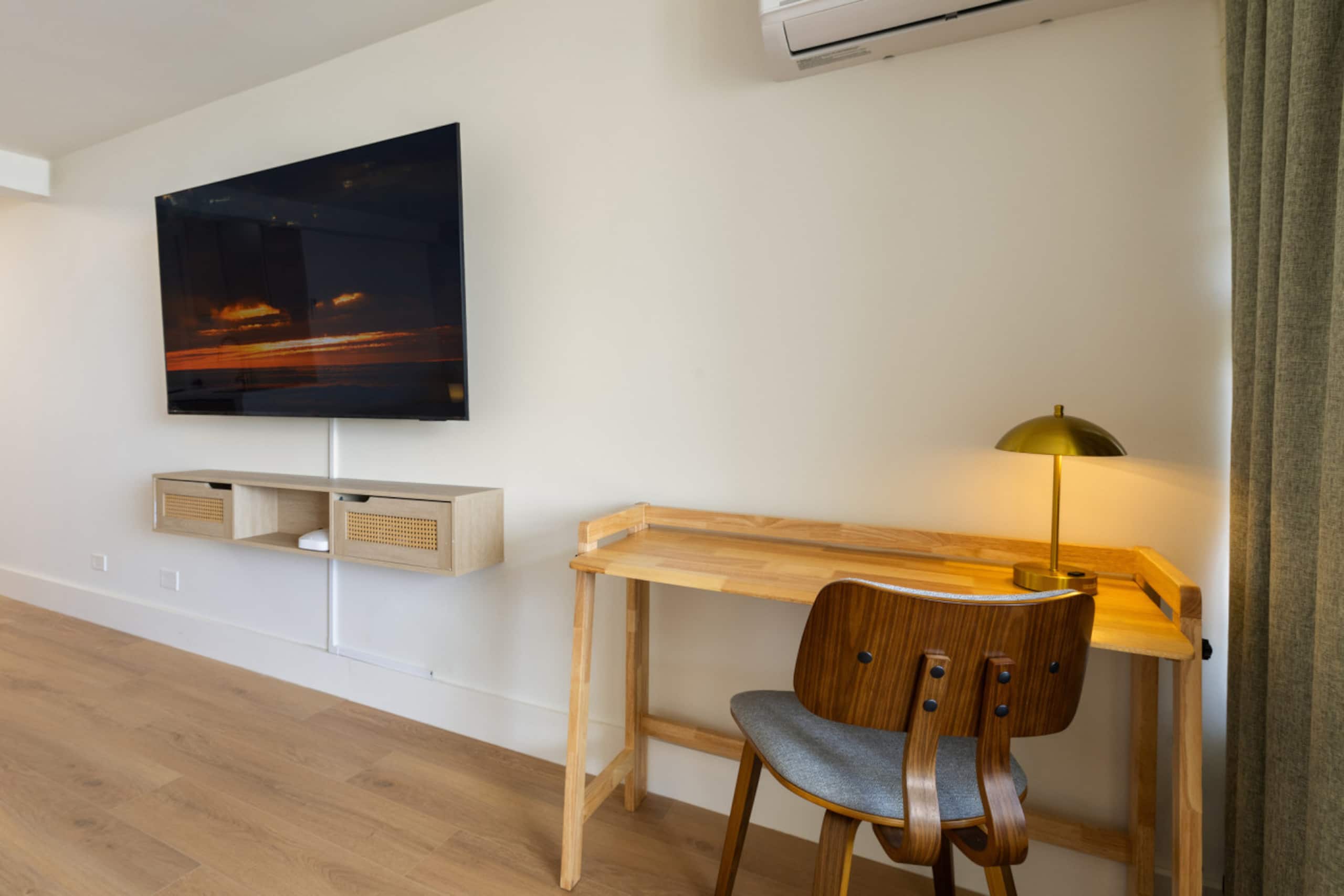 Condo in Honolulu · ★4.96 · 1 bedroom · 2 beds · 1 private bath - Image 11