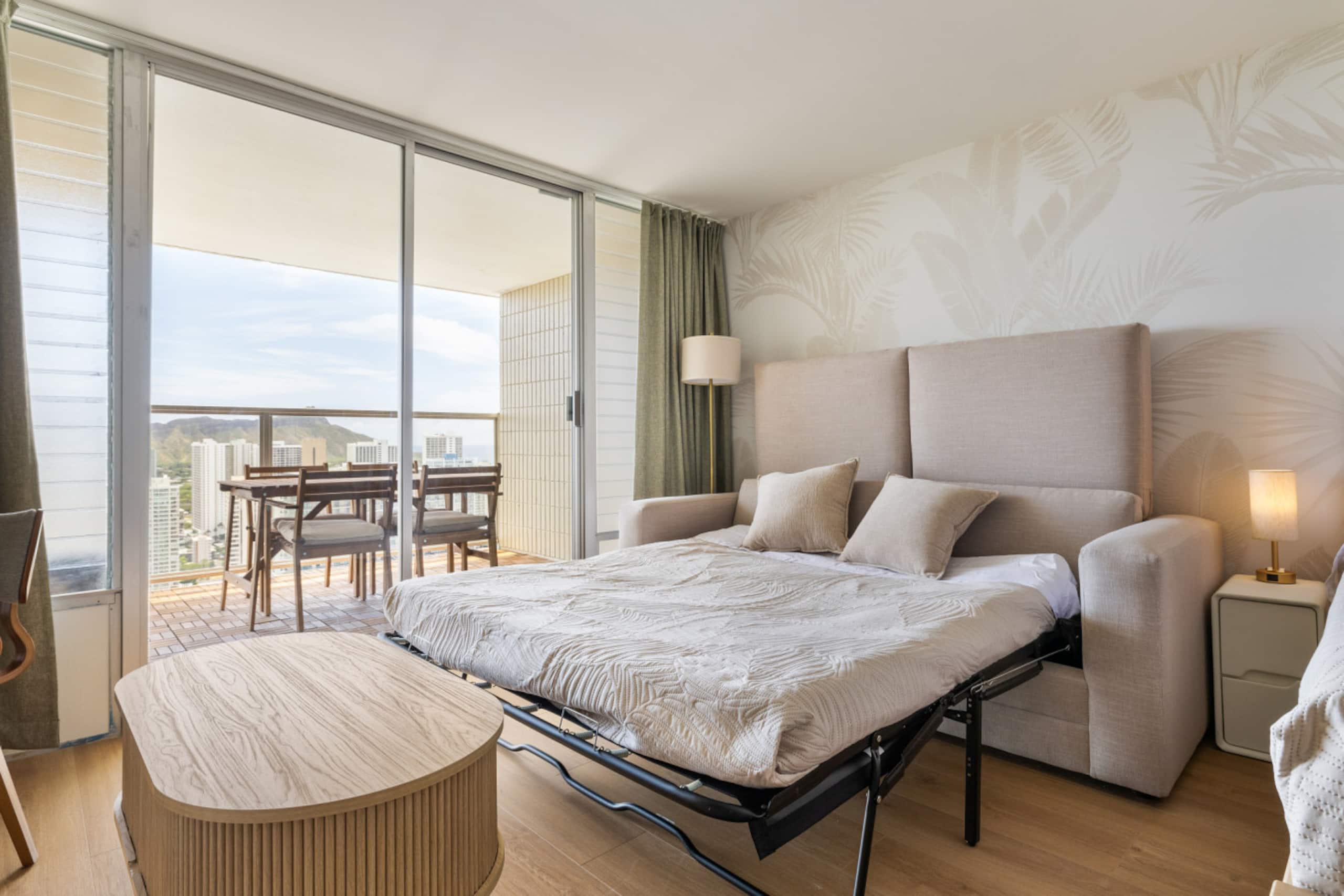 Condo in Honolulu · ★4.96 · 1 bedroom · 2 beds · 1 private bath - Image 7