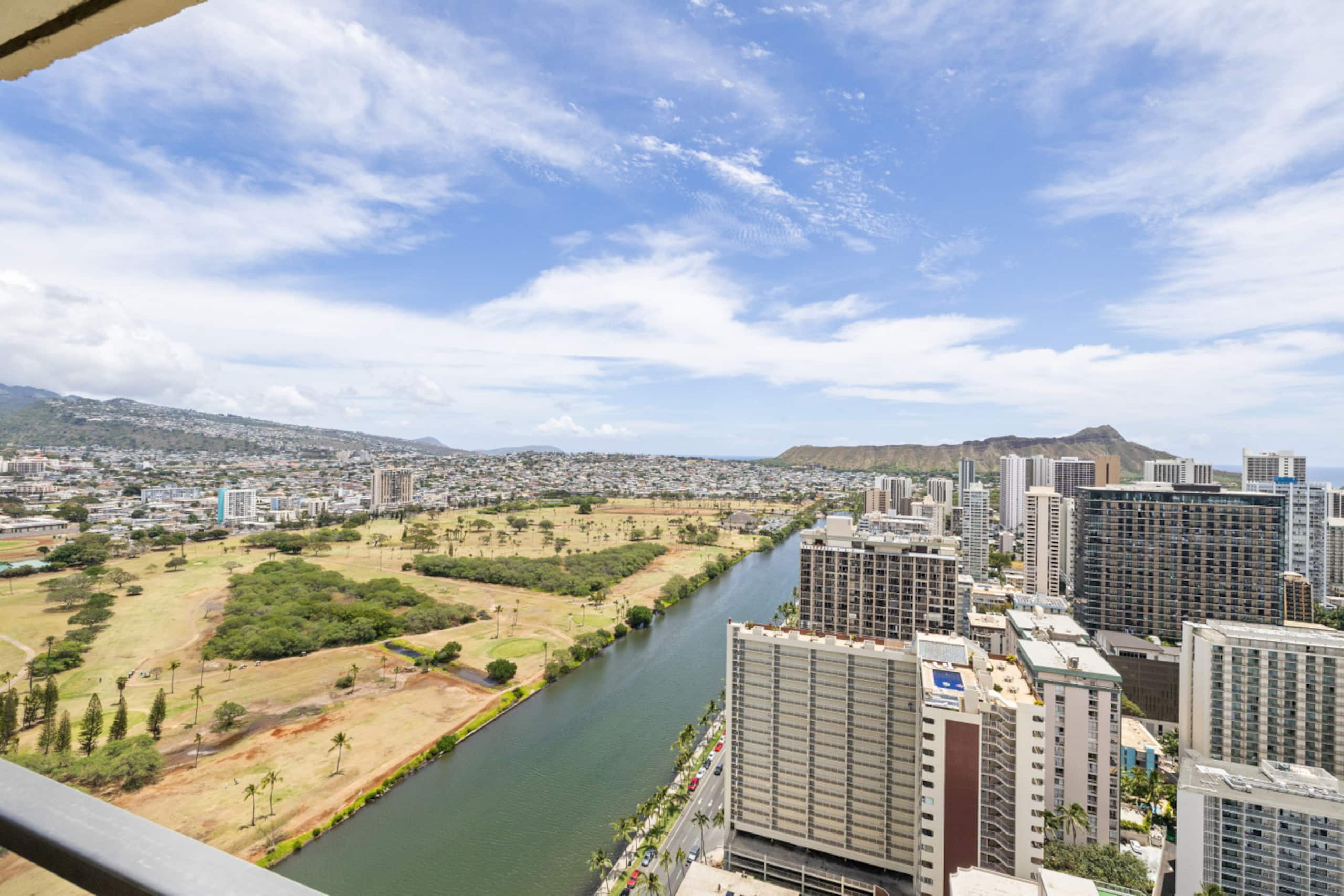 Condo in Honolulu · ★4.96 · 1 bedroom · 2 beds · 1 private bath - Image 44