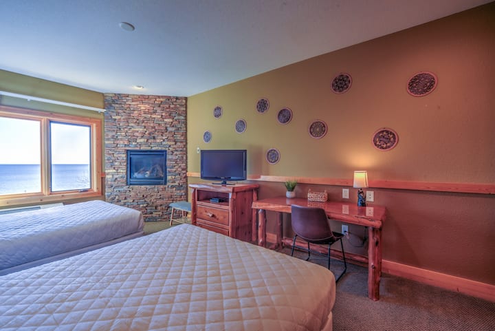 Lakefront Bedroom Suite 2 | 2 Queen Beds | Gas Fireplace