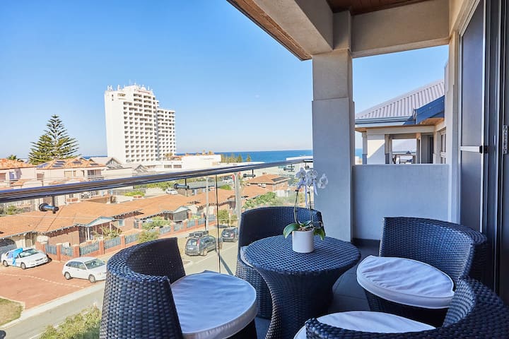 Walk to Scarborough Beach gallery image 2