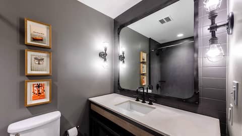 Successful Airbnb property: 2 Queen Beds w/ City Views near Fisherman’s Wharf in North Waterfront