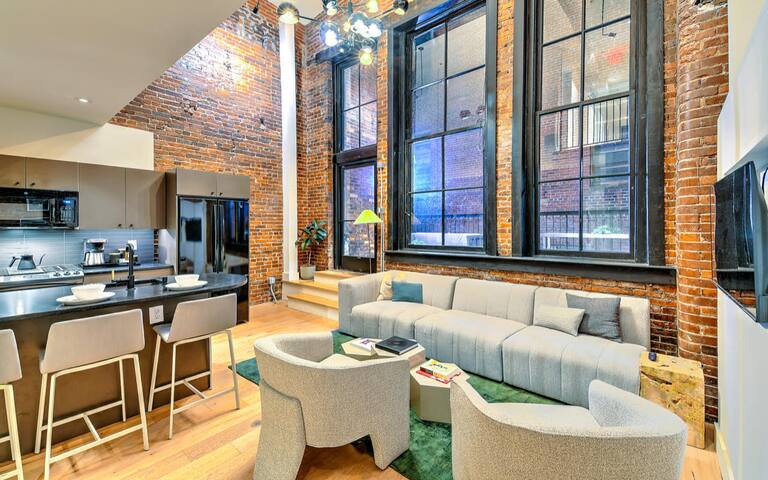 4BR DT Loft w/ Rooftop | Walk to Broadway! 10 Beds gallery image 2