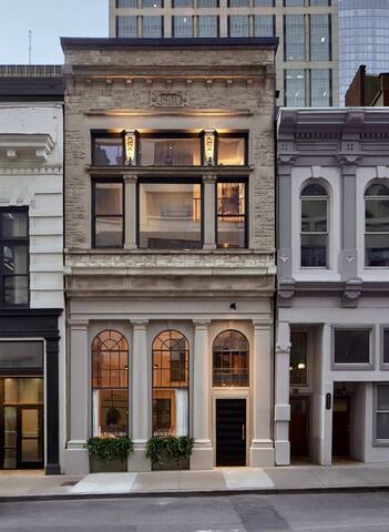 4BR DT Loft w/ Rooftop | Walk to Broadway! 10 Beds gallery image 3