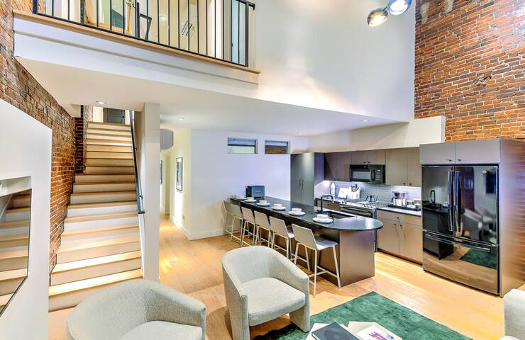 4BR DT Loft w/ Rooftop | Walk to Broadway! 10 Beds gallery image 4