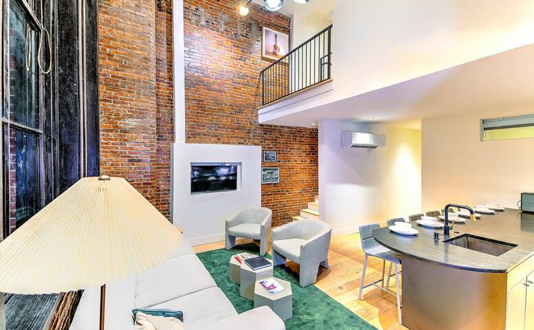 4BR DT Loft w/ Rooftop | Walk to Broadway! 10 Beds gallery image 5