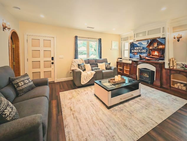 Naples Canal Retreat | Holiday Season Stay