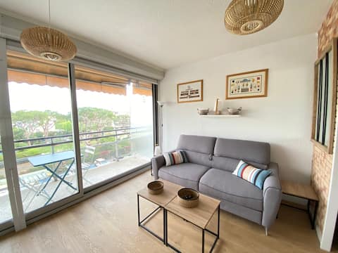 Lovely 4-person studio - pool and sea