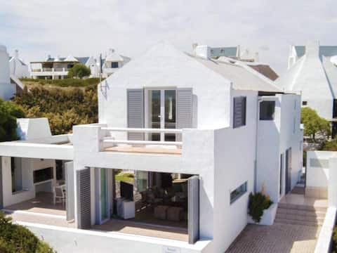 Namaste - Sea-facing 4 sleeper Holiday Home