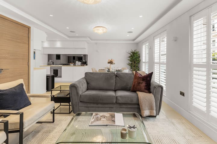 Sleek 2 bedroom hideaway close to Hyde Park