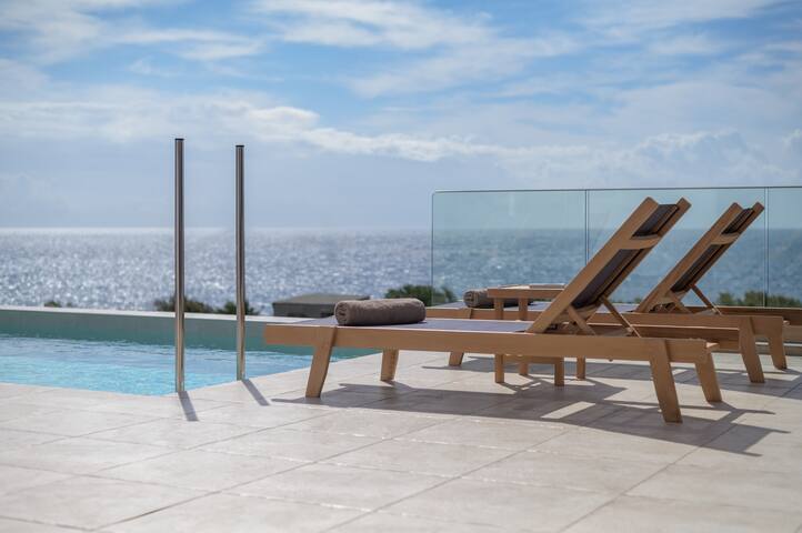 Windless SeaView Villa, with Pool & Hot Tub