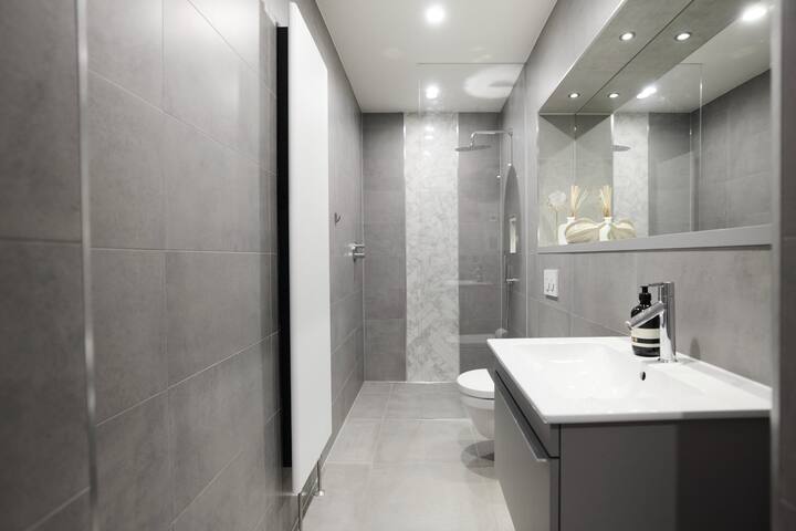 The Bayswater Retreat – Adorable 3 Bdr Flat gallery image 5