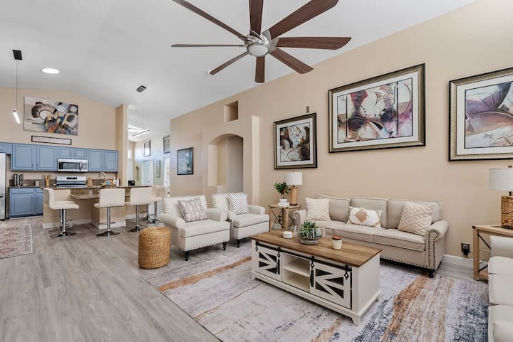 Luxe Mesa Home W/ Pool, Yard, Game Room - 메사