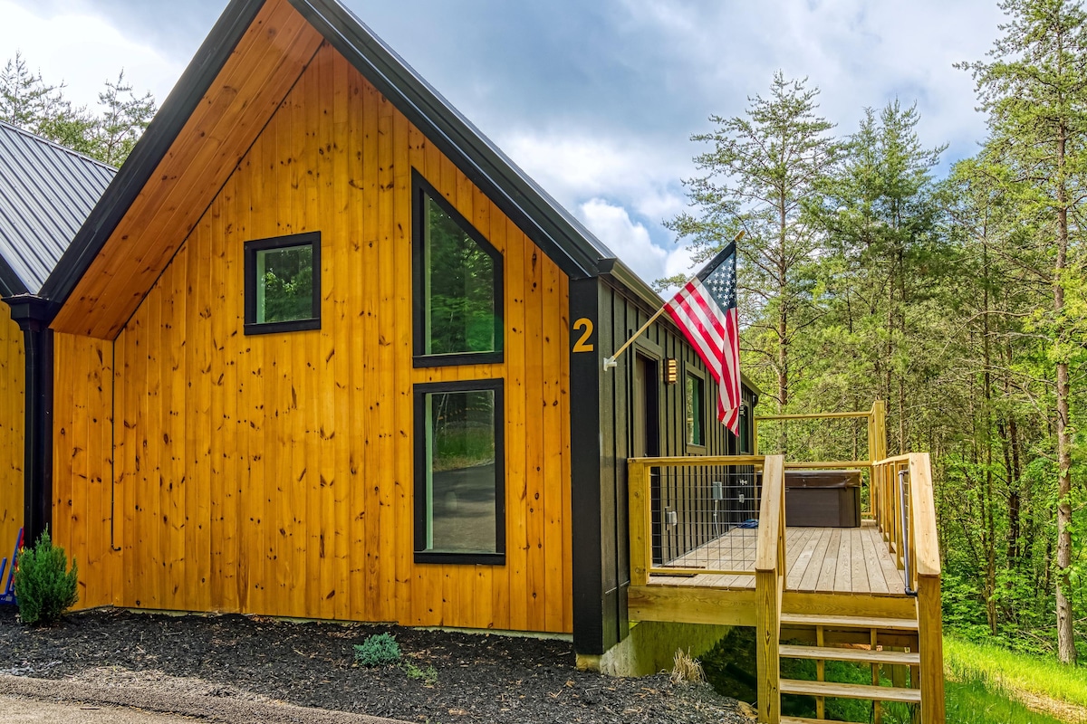 Twin Peaks Unit 2, Hot Tub, WIFI, Free Tickets! - Cabins for Rent