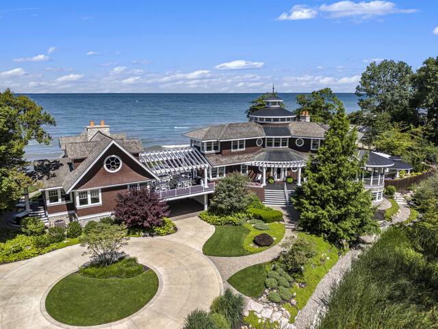 Big Blue Rentals managed Airbnb listing 1