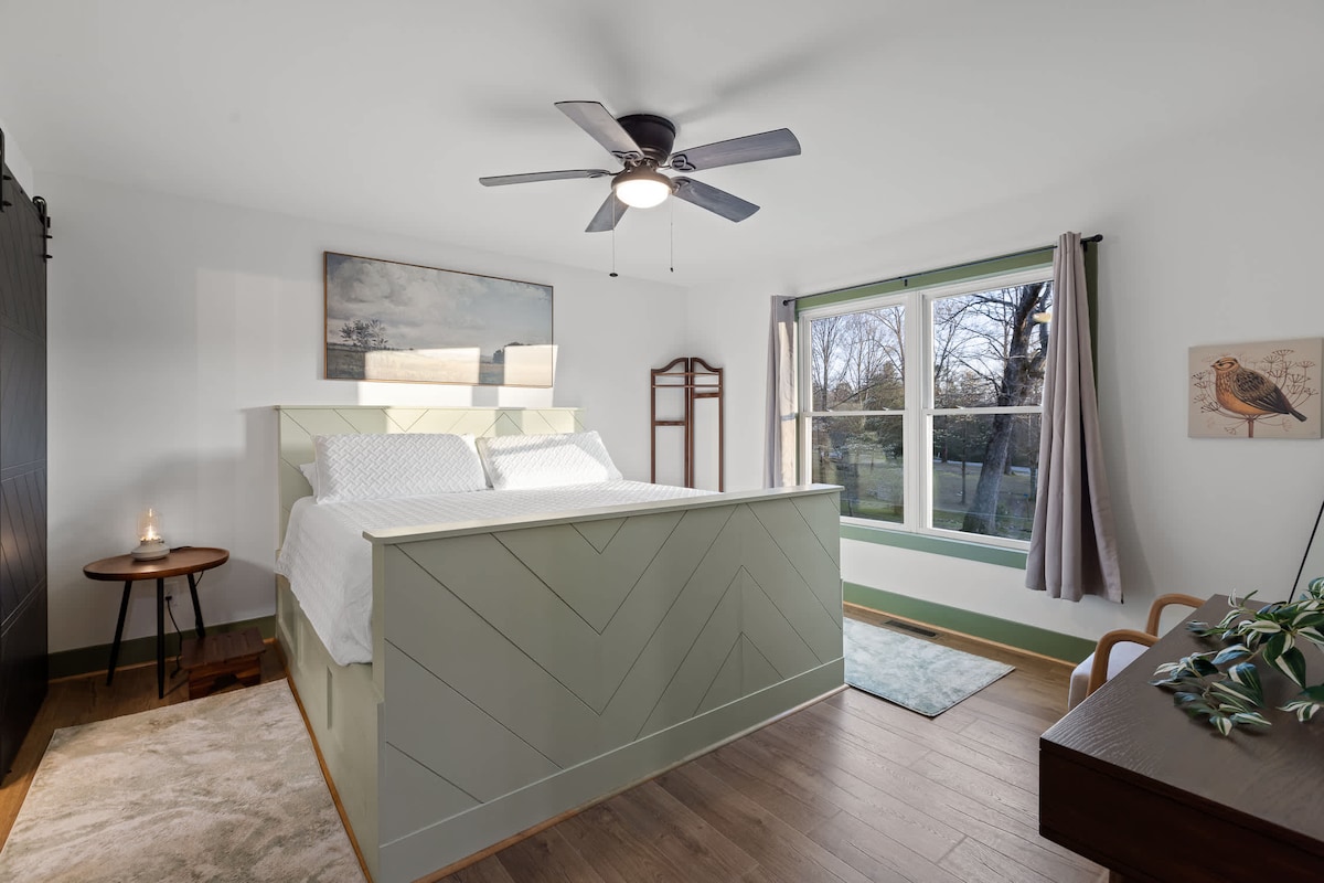 Spálňa 1 – manželská posteľ s vlastnou kúpeľňou.