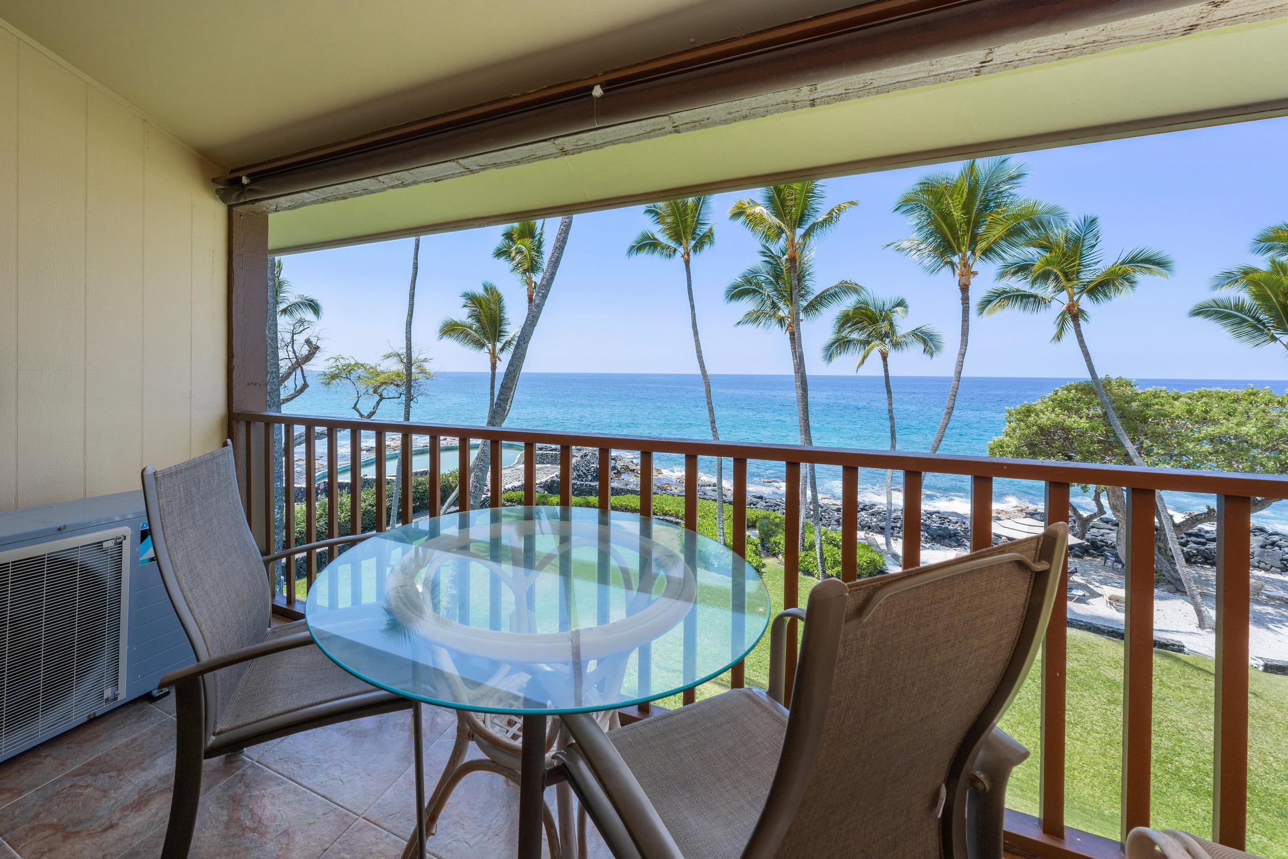 Condo in Kailua-Kona · ★4.89 · 1 bedroom · 2 beds · 1 shared bath - Image 14