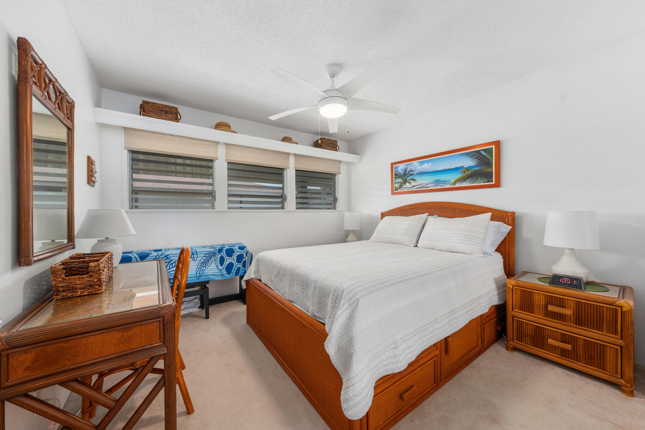 Condo in Kailua-Kona · ★4.89 · 1 bedroom · 2 beds · 1 shared bath - Image 17
