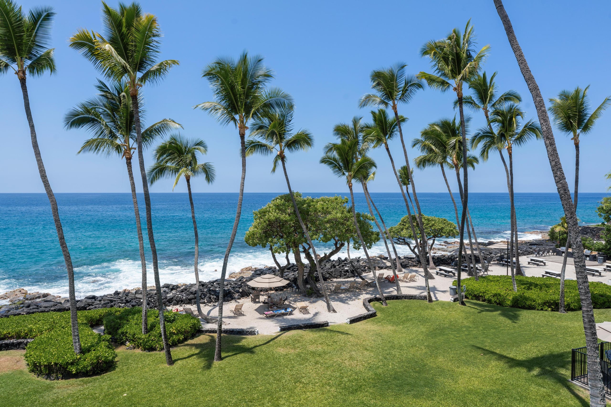 Condo in Kailua-Kona · ★4.89 · 1 bedroom · 2 beds · 1 shared bath - Image 25