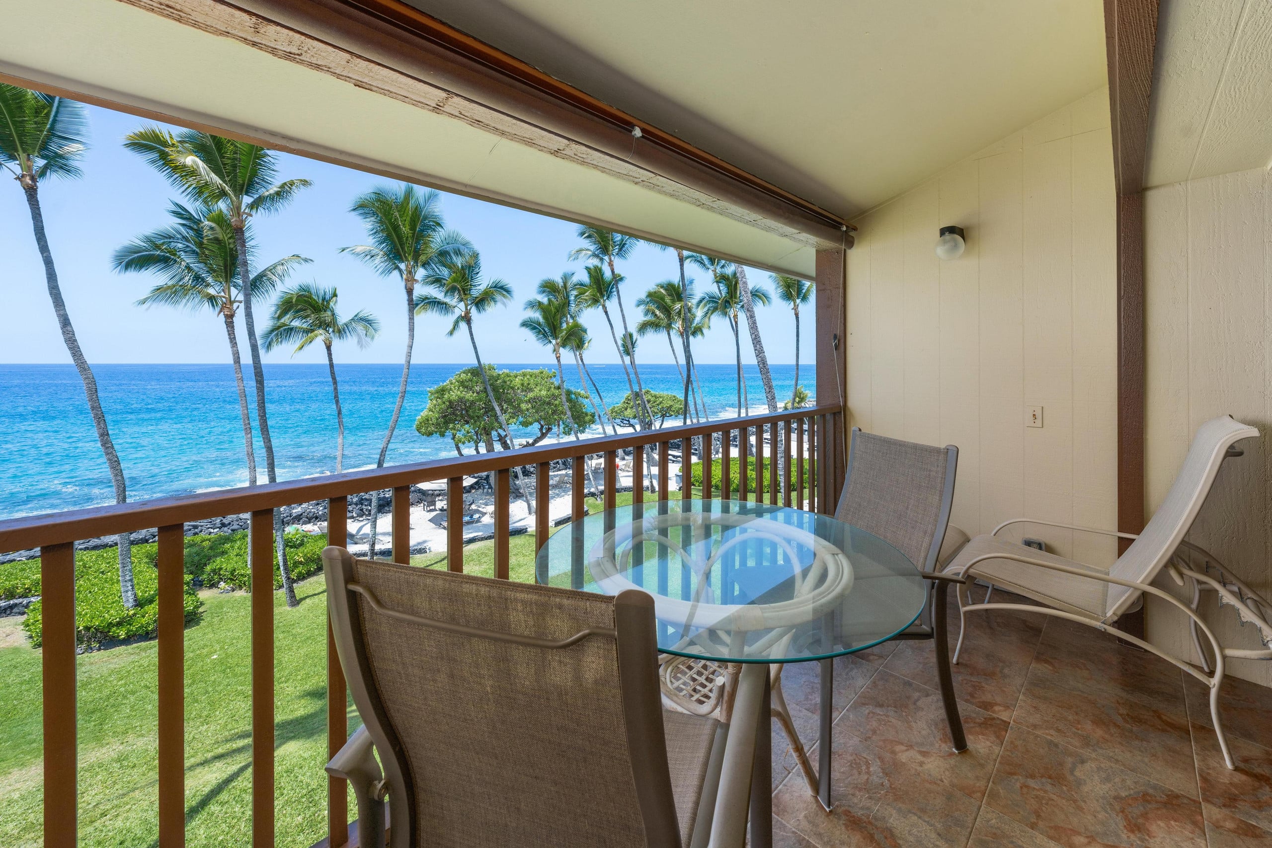 Condo in Kailua-Kona · ★4.89 · 1 bedroom · 2 beds · 1 shared bath - Image 15