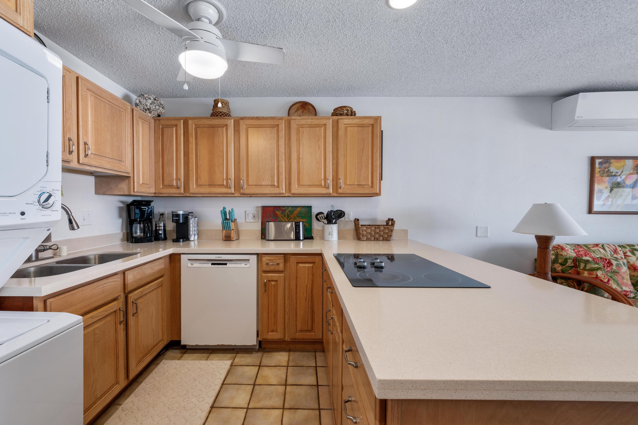 Condo in Kailua-Kona · ★4.89 · 1 bedroom · 2 beds · 1 shared bath - Image 5
