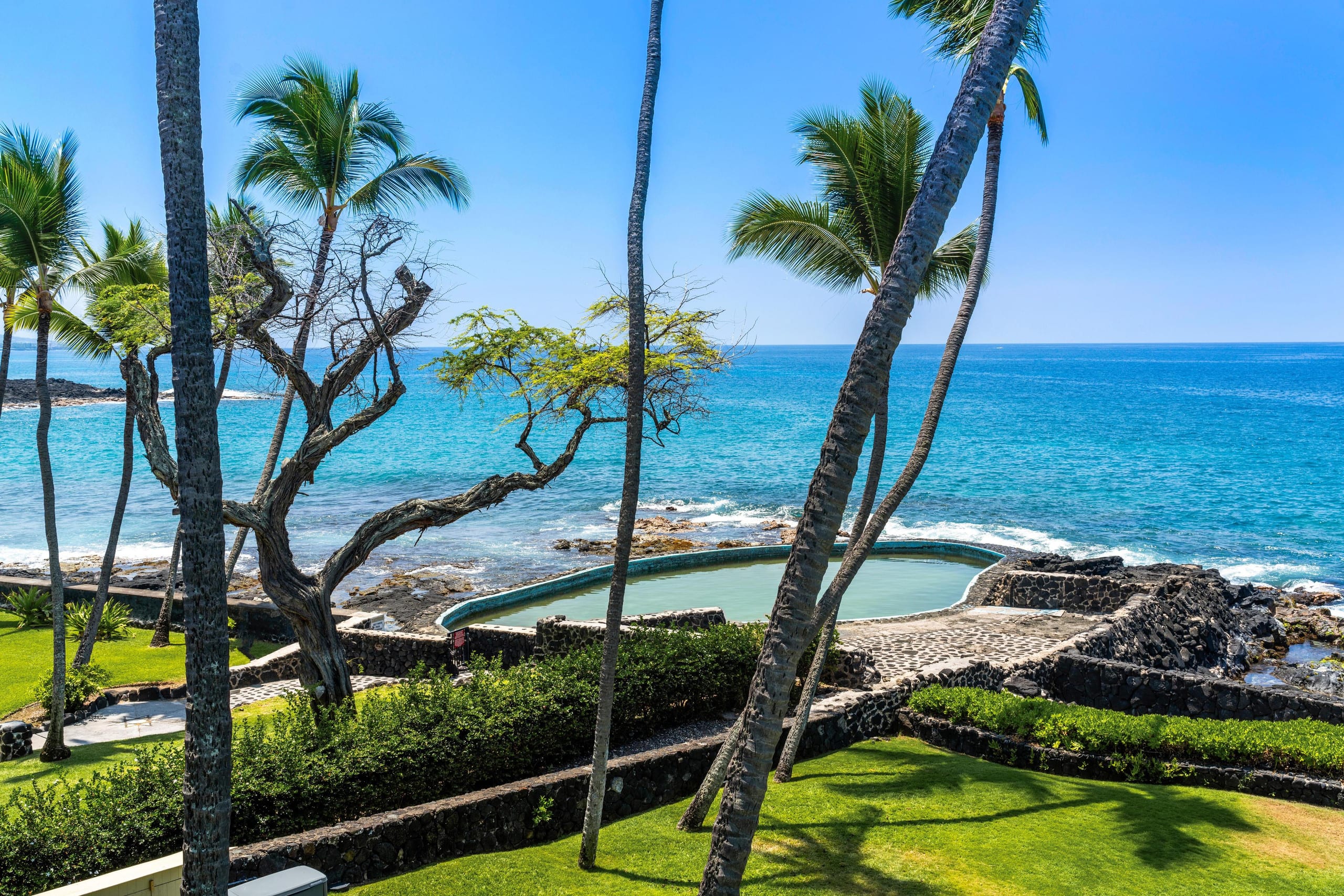 Condo in Kailua-Kona · ★4.89 · 1 bedroom · 2 beds · 1 shared bath - Image 24