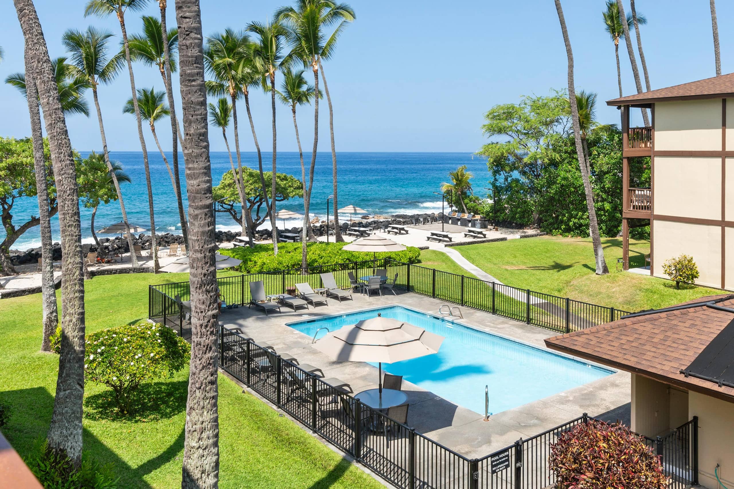Condo in Kailua-Kona · ★4.89 · 1 bedroom · 2 beds · 1 shared bath - Image 2