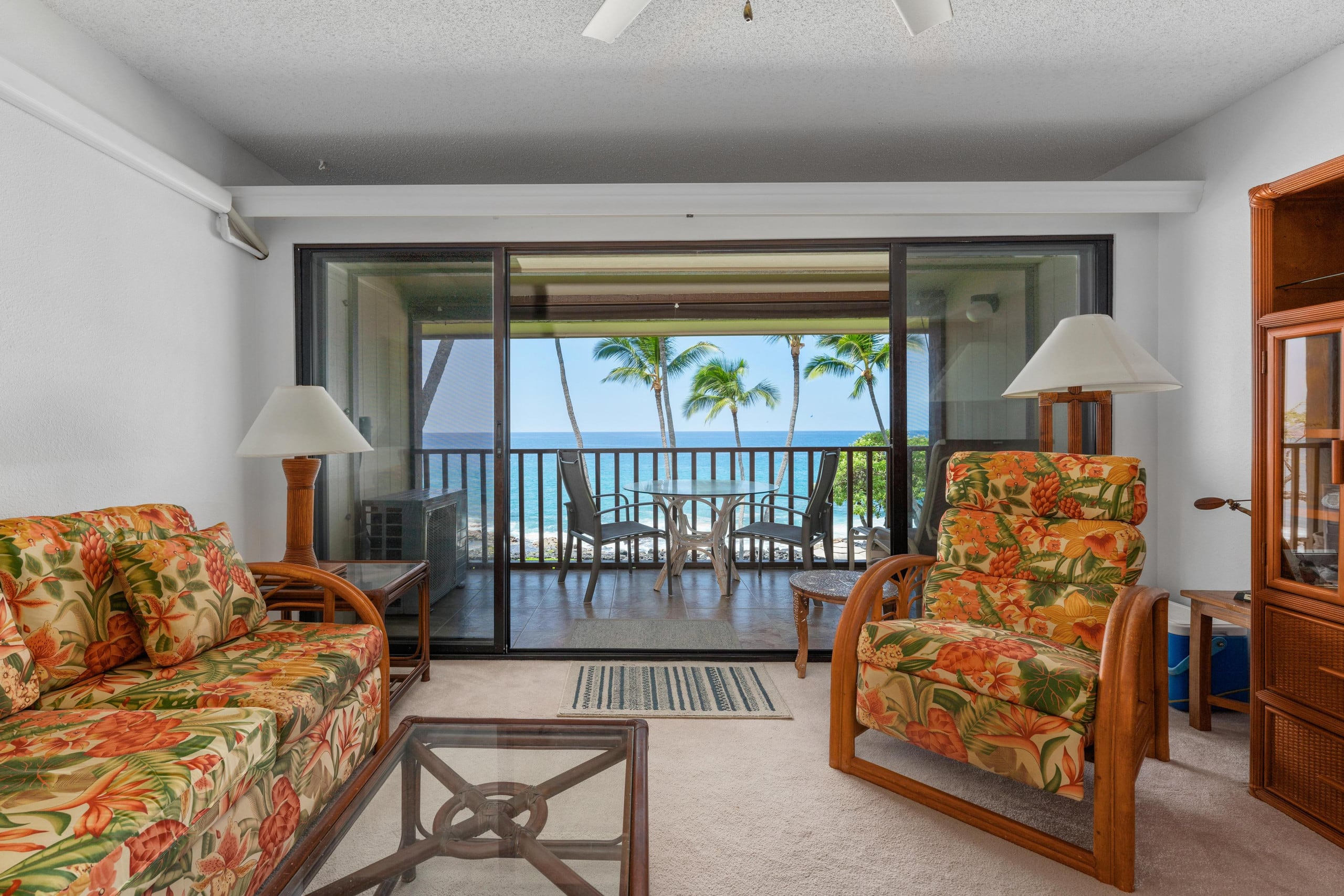 Condo in Kailua-Kona · ★4.89 · 1 bedroom · 2 beds · 1 shared bath - Image 12