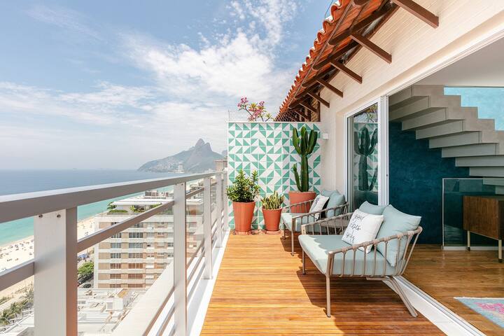 Rio089 – Triplex penthouse overlooking the sea in
