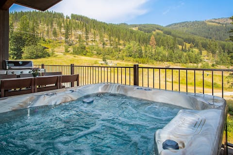 Top performing Airbnb: Chair 3 Ski-In/Out | Hot Tub + Grill + Mural Magic in Montana