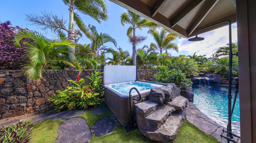 Amazing Golf View Private Pool & Hot Tub Sleep 10 gallery image 3