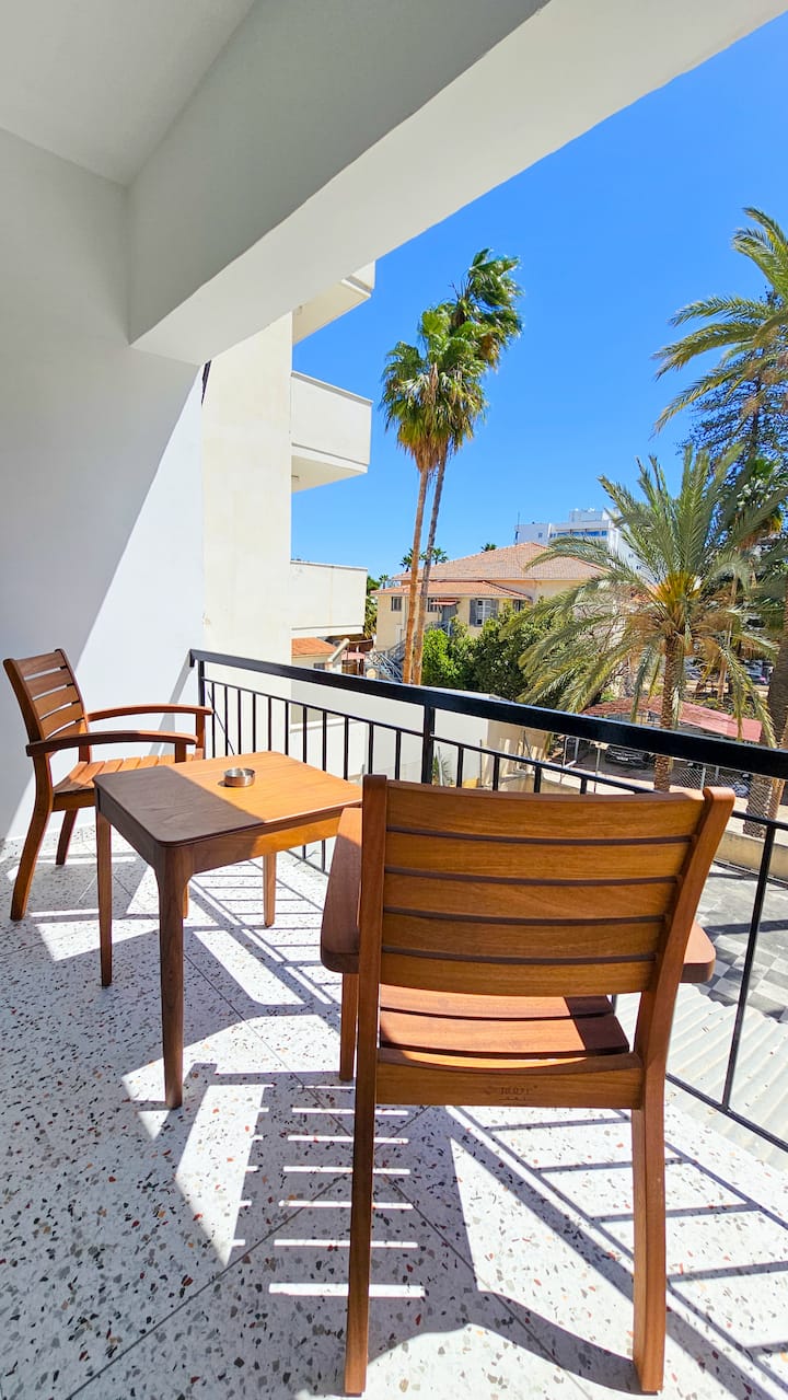 The Colors Of Larnaca - Steel Tones Apartment - ラルナカ