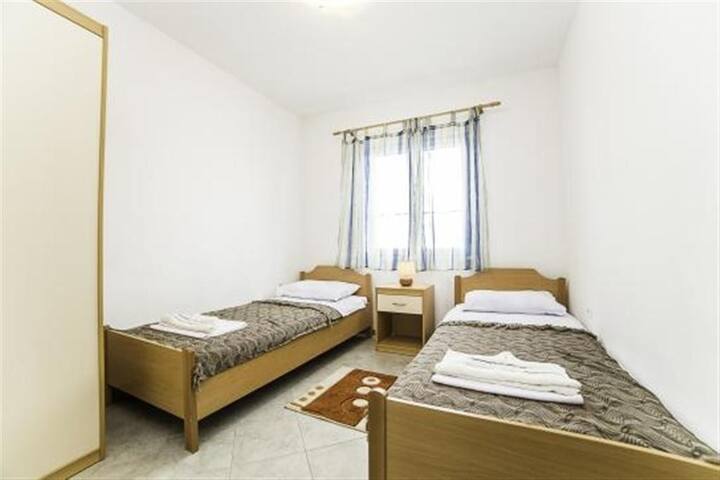 Bedroom 2, Surface: 10 m²