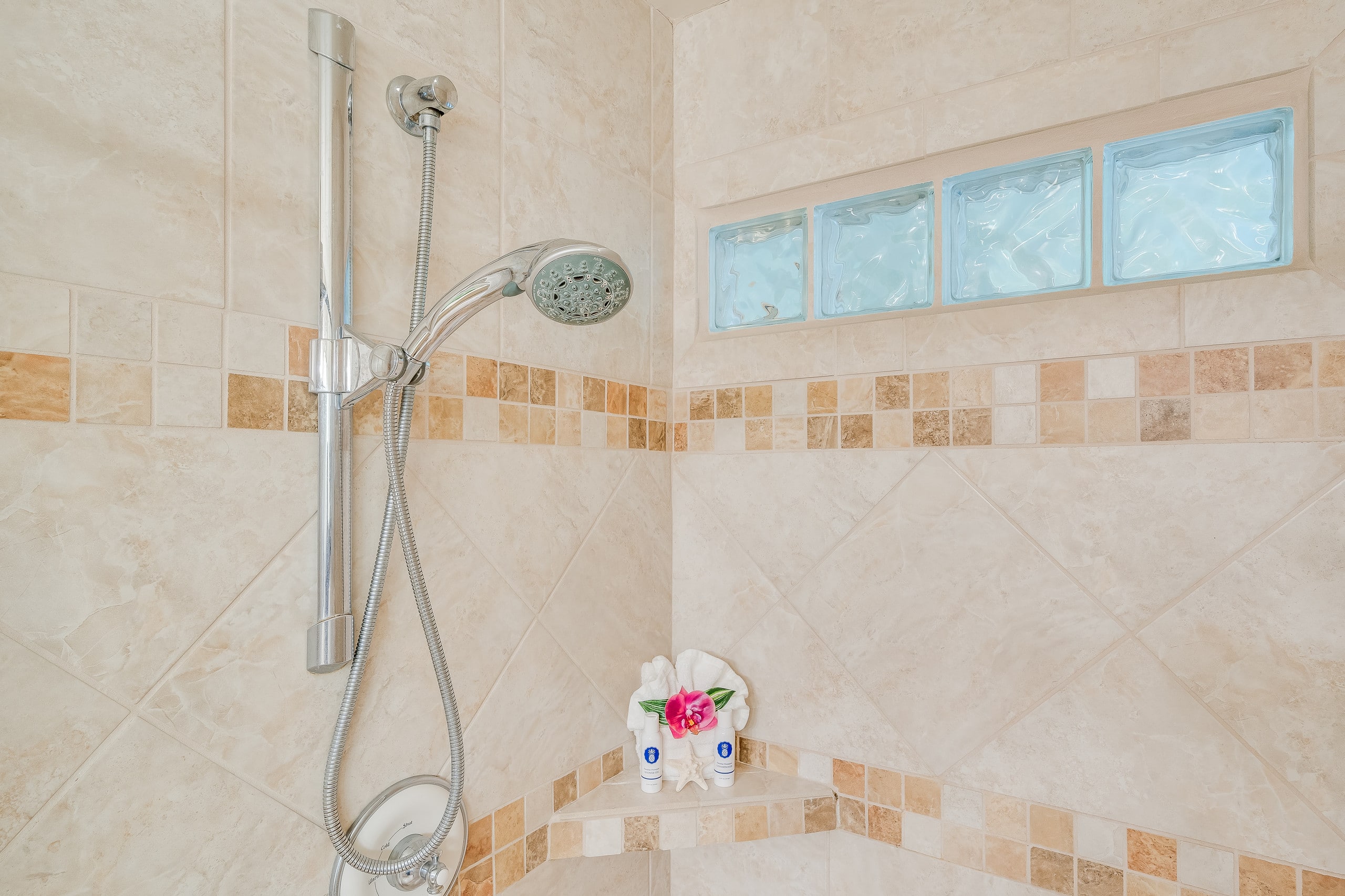 Condo in Lahaina · ★4.65 · 2 bedrooms · 3 beds · 2 baths - Image 22