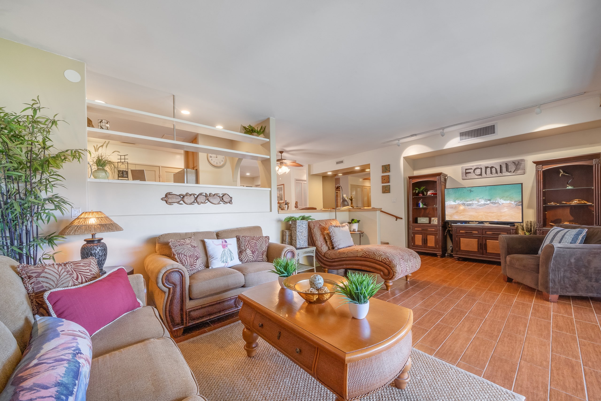 Condo in Lahaina · ★4.65 · 2 bedrooms · 3 beds · 2 baths - Image 6