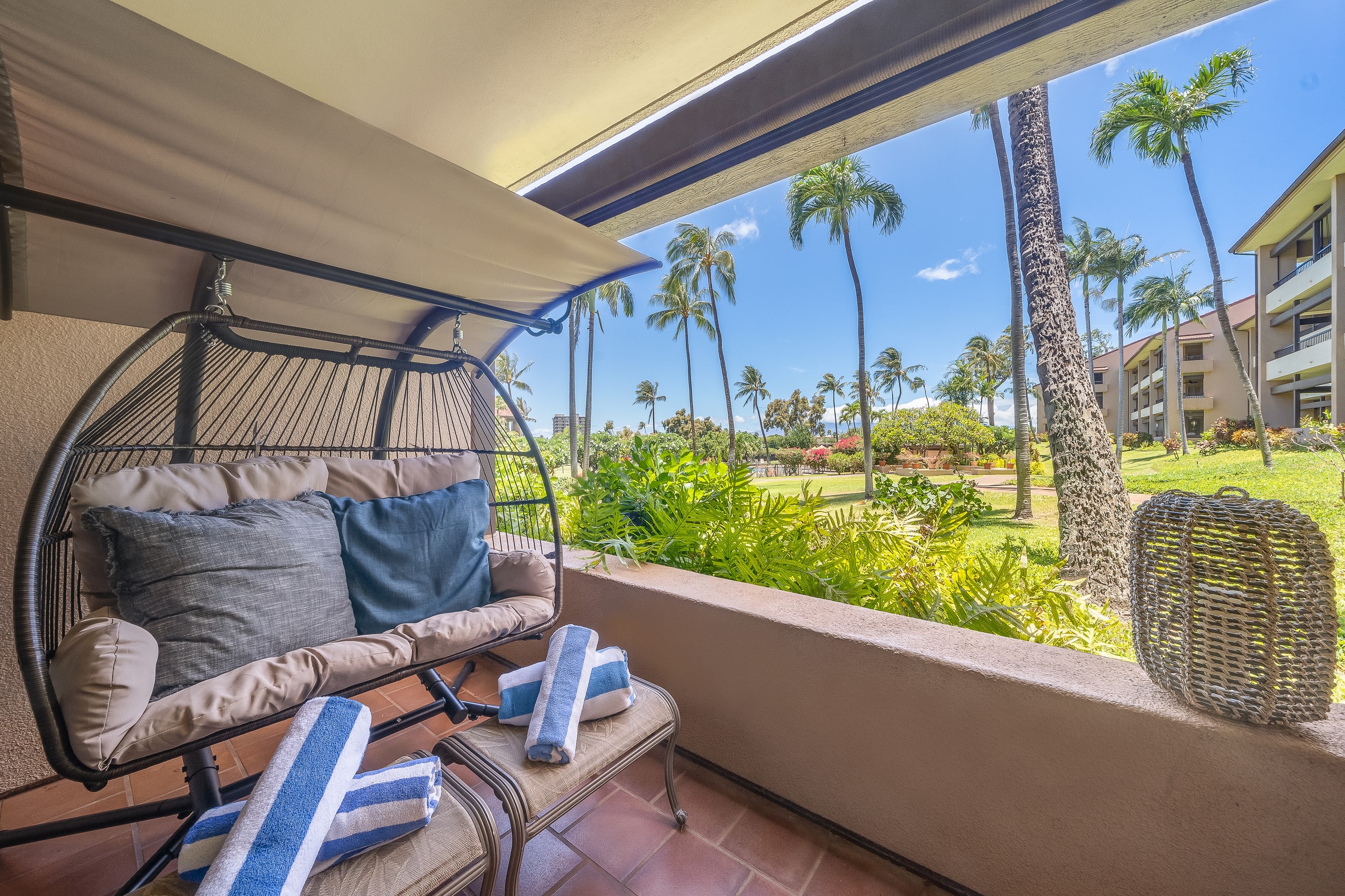 Condo in Lahaina · ★4.65 · 2 bedrooms · 3 beds · 2 baths - Image 15