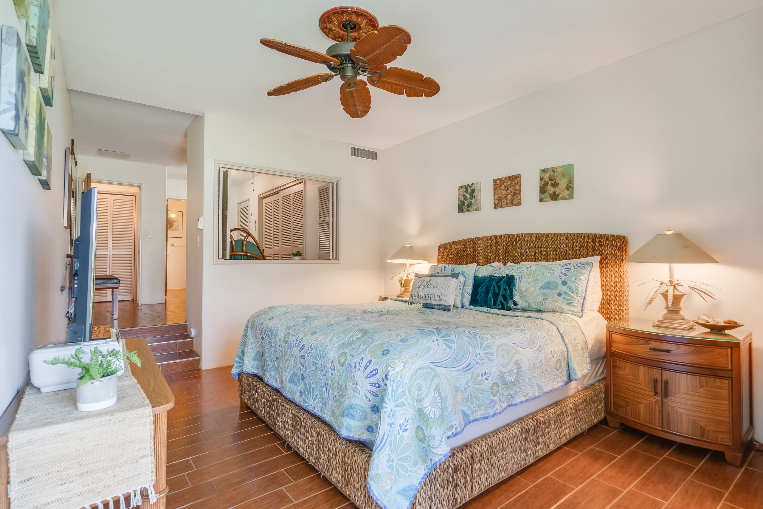 Condo in Lahaina · ★4.65 · 2 bedrooms · 3 beds · 2 baths - Image 11