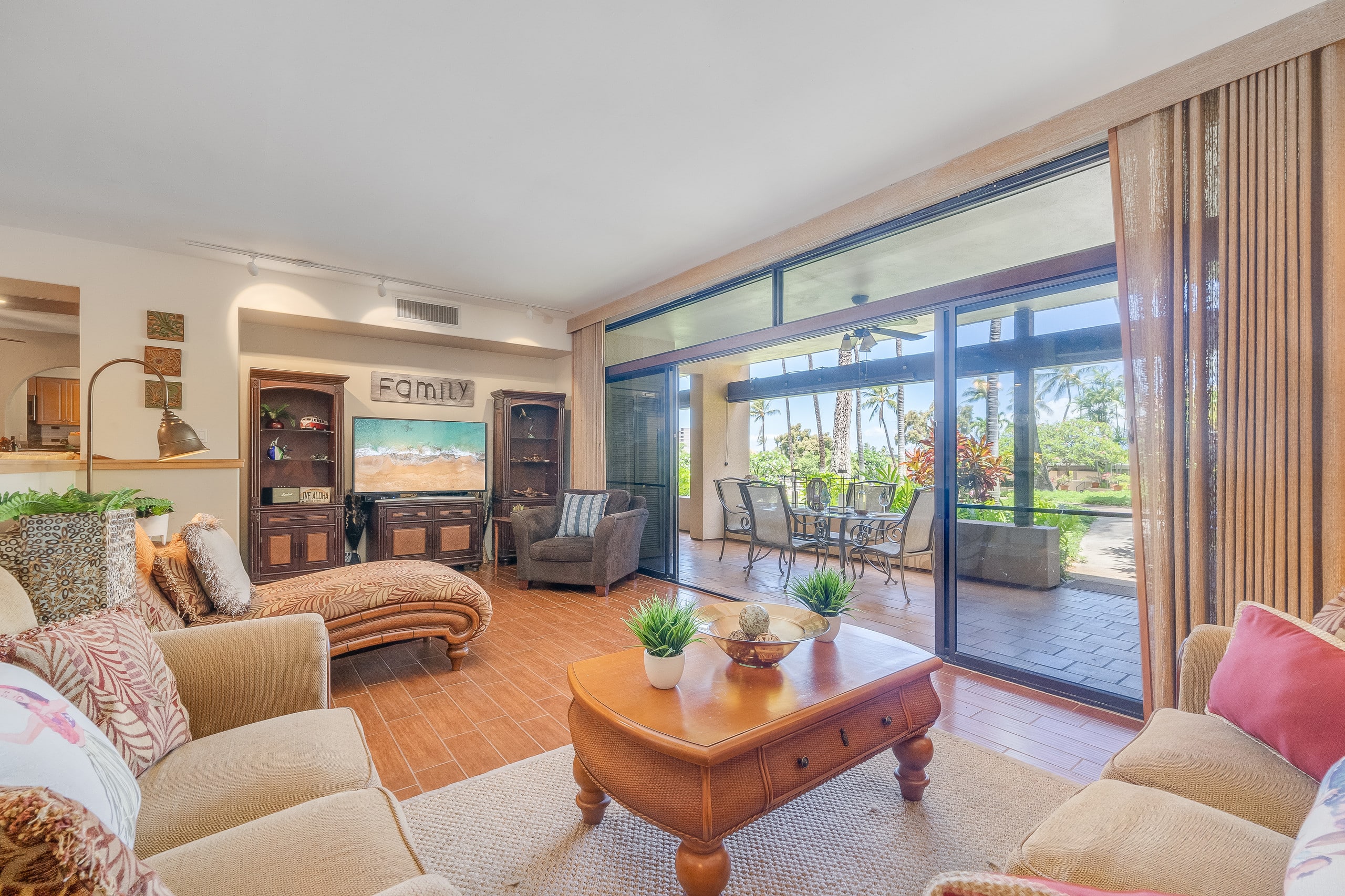 Condo in Lahaina · ★4.65 · 2 bedrooms · 3 beds · 2 baths - Image 2