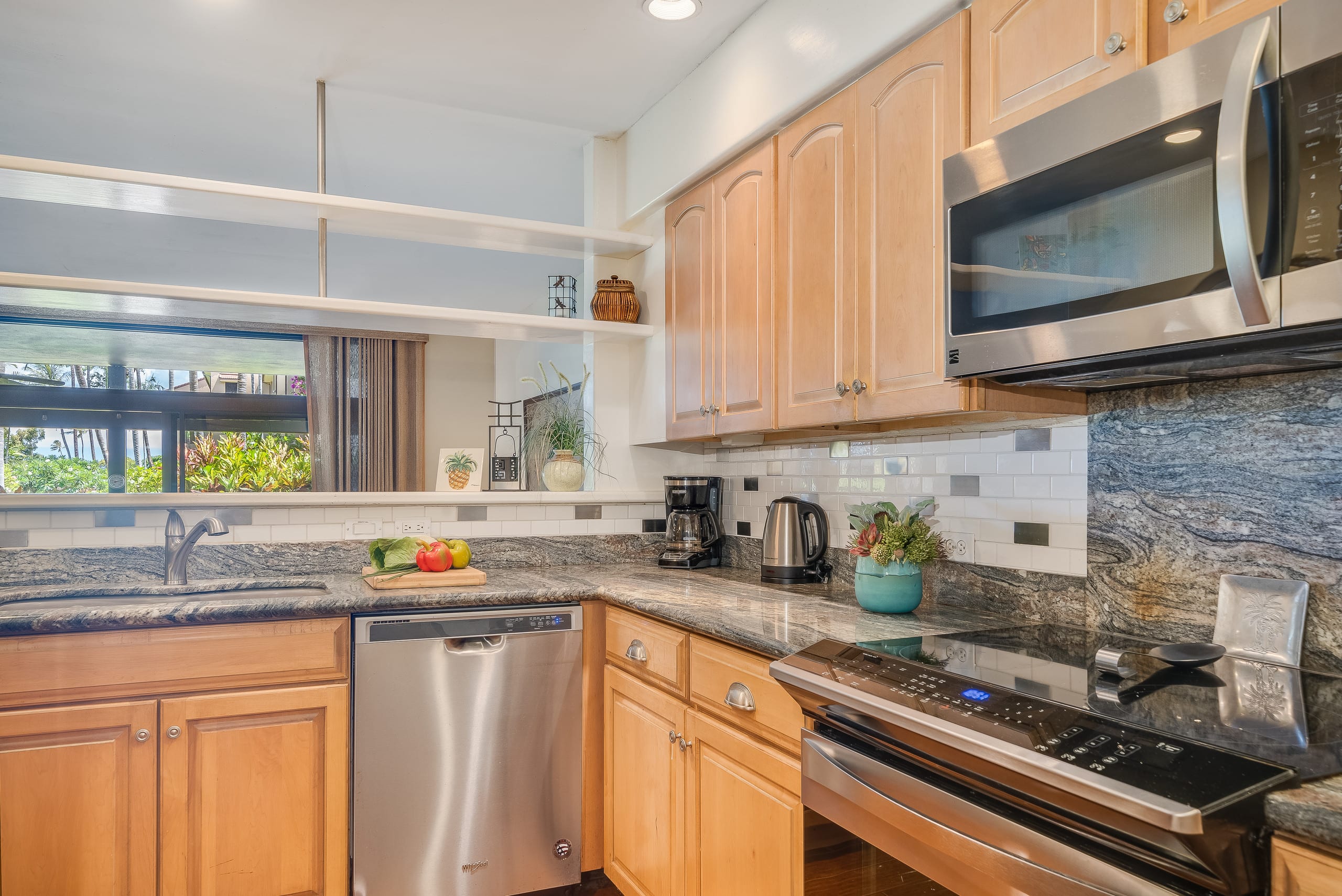 Condo in Lahaina · ★4.65 · 2 bedrooms · 3 beds · 2 baths - Image 7