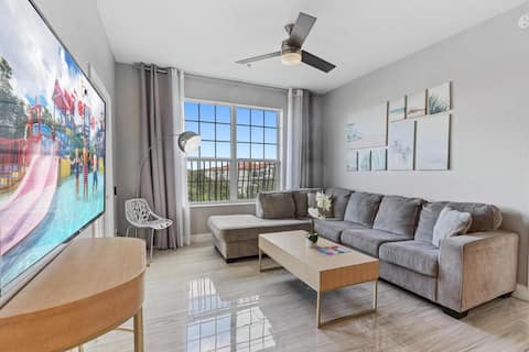 4102 Stylish 3-Bedroom Apartment at Vista Cay #304