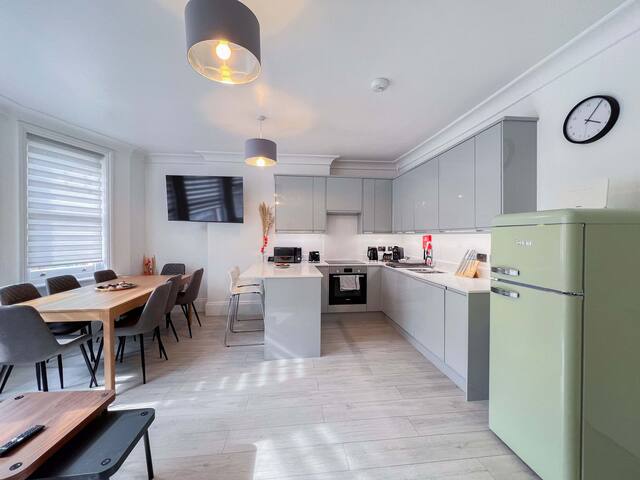 3-Bed Apartment in the Heart of Fitzrovia gallery image 4